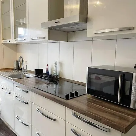 Easy To Dusseldorf Messe And Airport, 2 Bedrooms, With Kitchen, Garden *