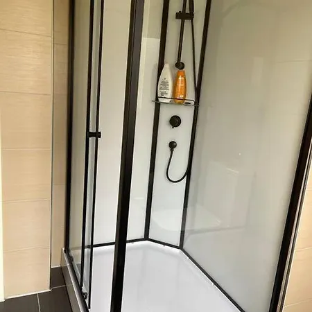Easy To Dusseldorf Messe And Airport, 2 Bedrooms, With Kitchen, Garden דירה