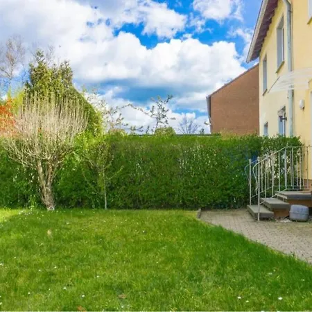 Easy To Dusseldorf Messe And Airport, 2 Bedrooms, With Kitchen, Garden דיסבורג